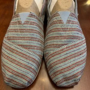 Men’s NWT Tom’s shoes size 11